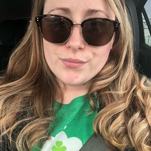 Meet your Posher, April